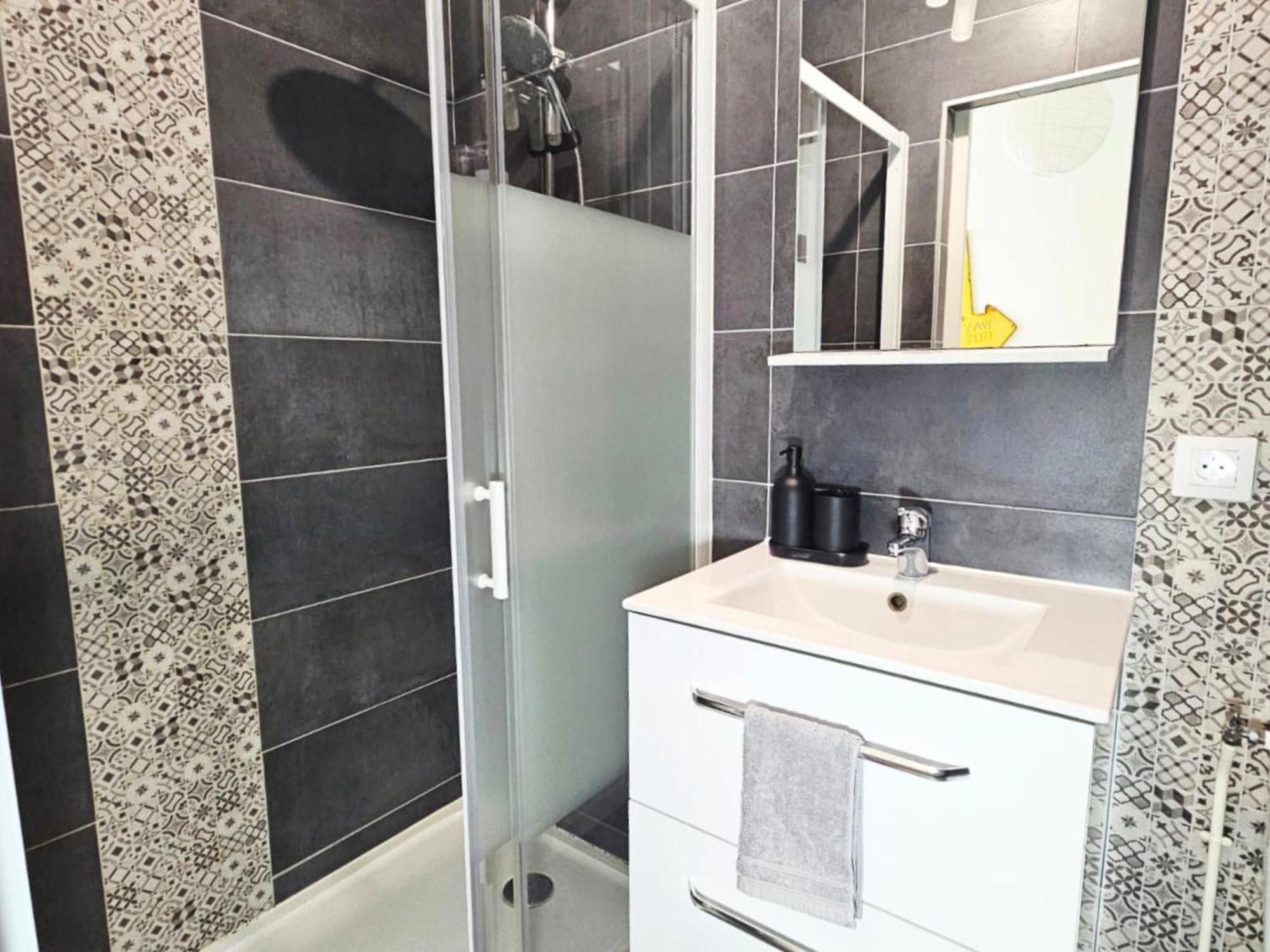 Passage Secret - Ideal Pro, Couples, Familles & Amis - Le Calme En Hypercentre - Wifi Haut Debit - Netflix - Machine A Laver - Gare, Cathedrale, Commerces, Restaurants & Transports En Commun A Moins De 10 Minutes A Pied Reims Exterior foto